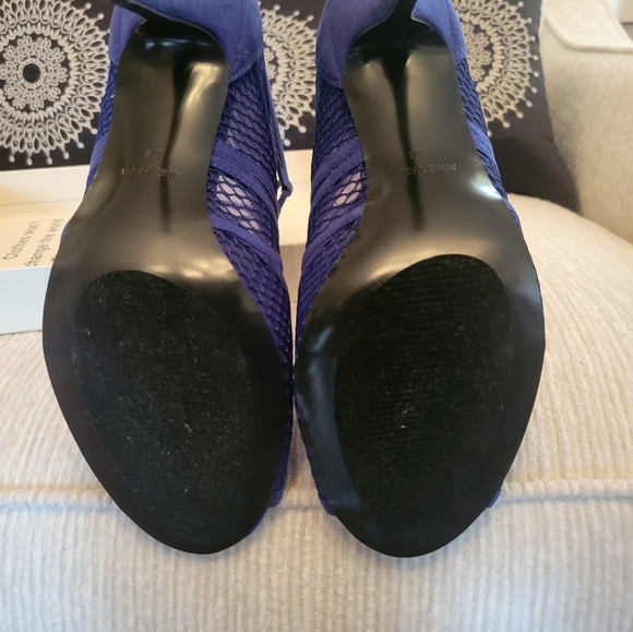 Nine West Sz(8) Navy Suede Mesh 3" Heel with Zipper back see thru open toe - Picture 9 of 10
